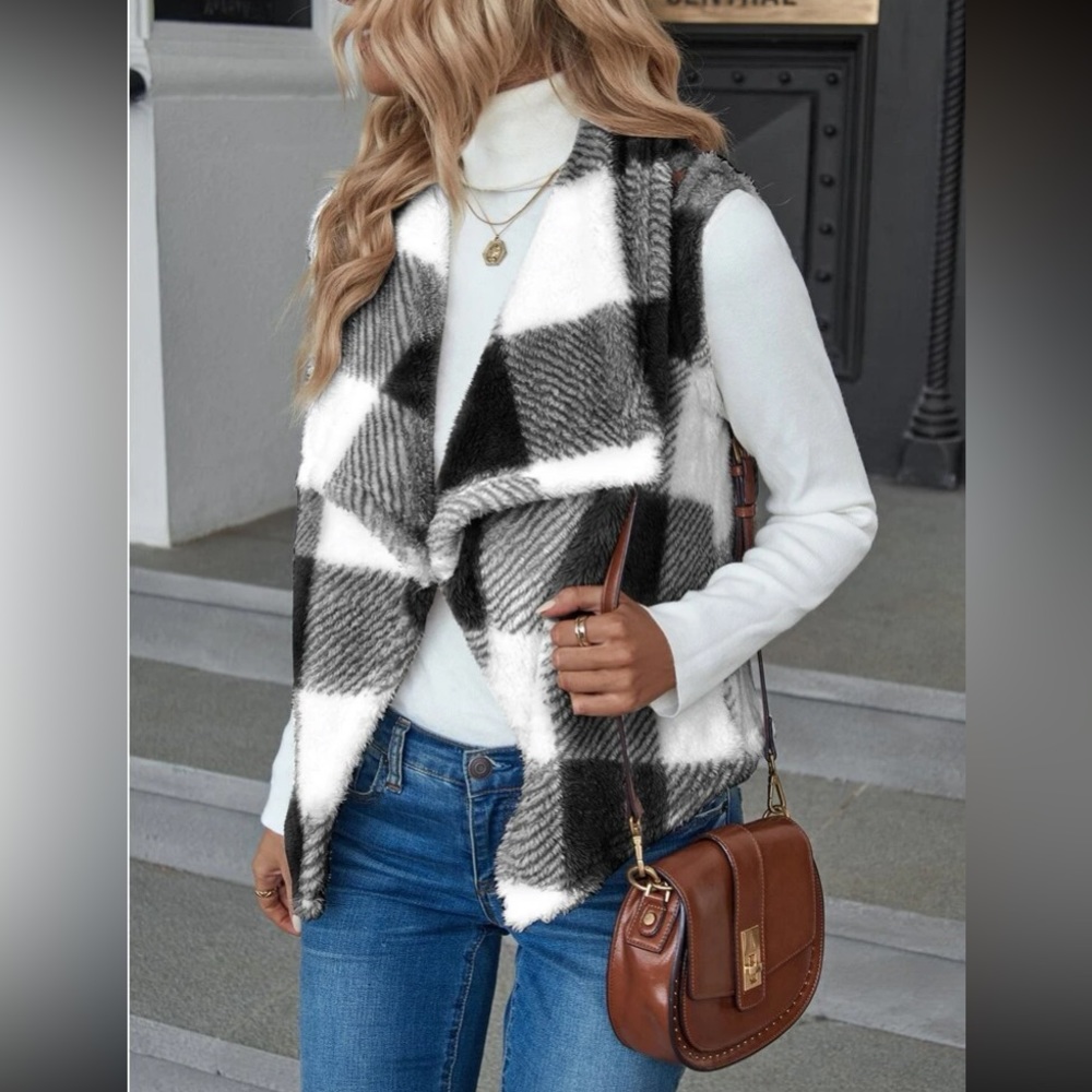 Cozy Buffalo plaid open front vest - Picture 1 of 15